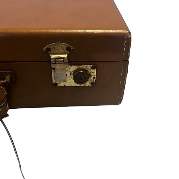 Genuine leather tan hard side briefcase, Briefcase with folders. - Picture 4 of 5